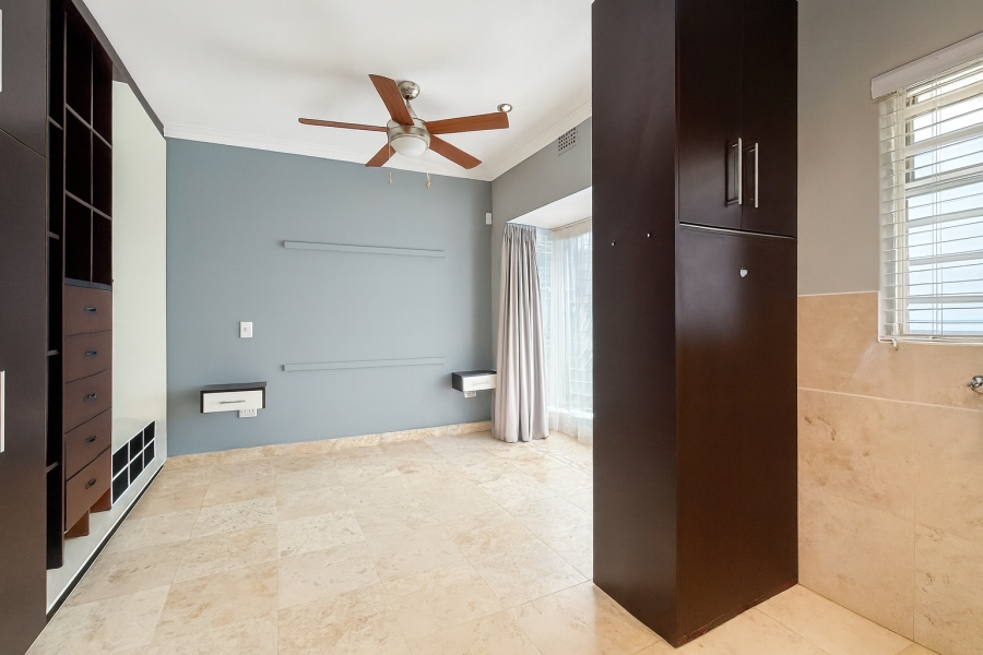 1 Bedroom Property for Sale in Sea Point Western Cape